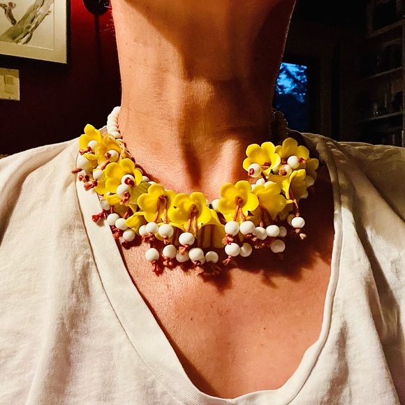 Vintage Haskell celluloid flower necklace. Incredible piece! - Picture 7 of 7